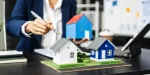 Corretor de imóveis falando sobre novas regras do Minha Casa Minha Vida