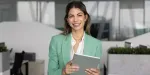 Corretora de imóveis mostrando como criar um branding imobiliário que gera resultados.